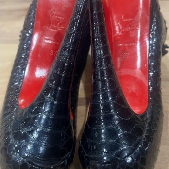 Christian Louboutin Black
Python Madame Butterfly Peep Toes - Picture 7 of 11